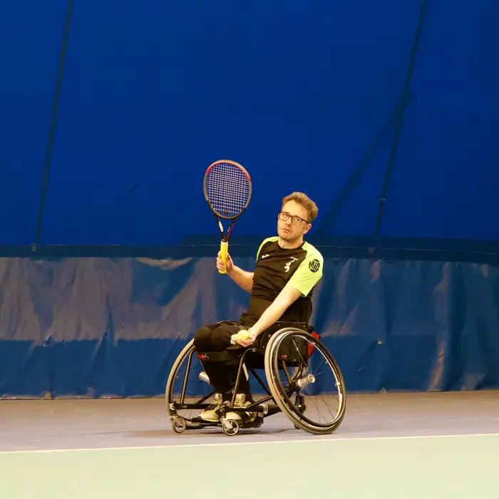 Dritto in campo indoor.